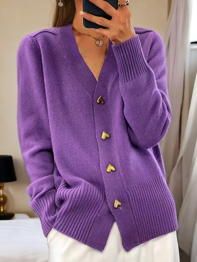 Laura | Cardigan à col en V avec boutons en forme de cœur